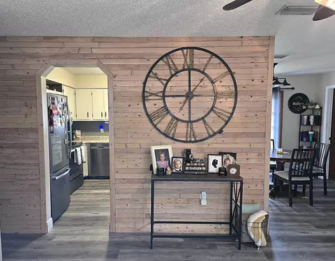 Entry Way - 211 NE 3rd Ter, Williston, FL 32696 photo 1 of 2