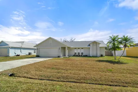 2850 SE Buccaneer Cir, Port Saint Lucie, FL 34952