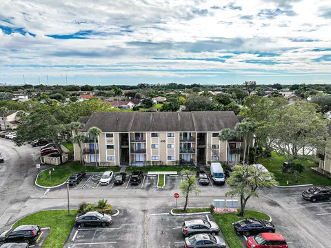 450 Palm Cir #106, Pembroke Pines, FL 33025