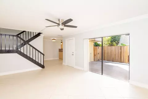 1700 Embassy Dr #305, West Palm Beach, FL 33401