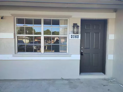 4626 Arthur St, Palm Beach Gardens, FL 33418
