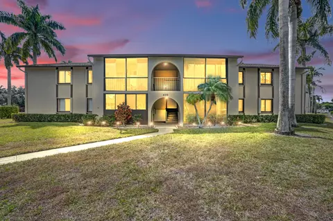 426 Pine Glen Ln #D-2, Greenacres, FL 33463