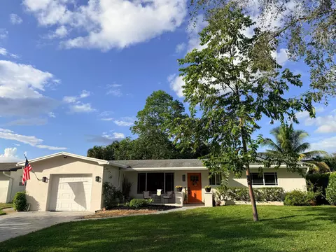 10611 NW 18th Pl, Pembroke Pines, FL 33026
