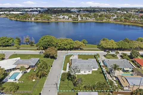 1814 Lake Osborne Dr, Lake Worth Beach, FL 33461