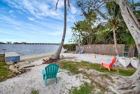 1516 S Lakeside Dr #307, Lake Worth Beach, FL 33460