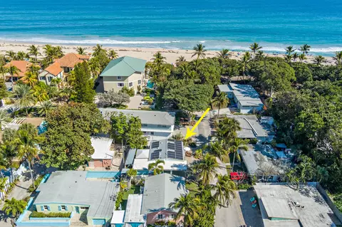 16 Surf Rd, Boynton Beach, FL 33435