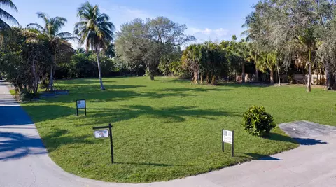 1098 Hibiscus Ln, Delray Beach, FL 33444
