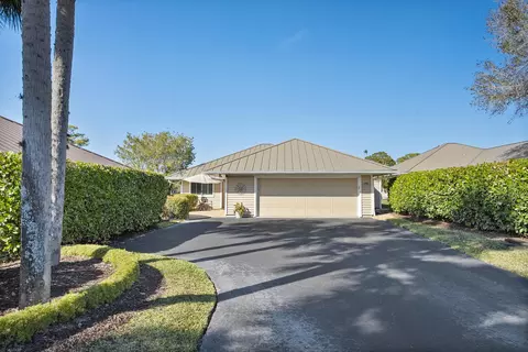 5143 SE Club Way, Stuart, FL 34997