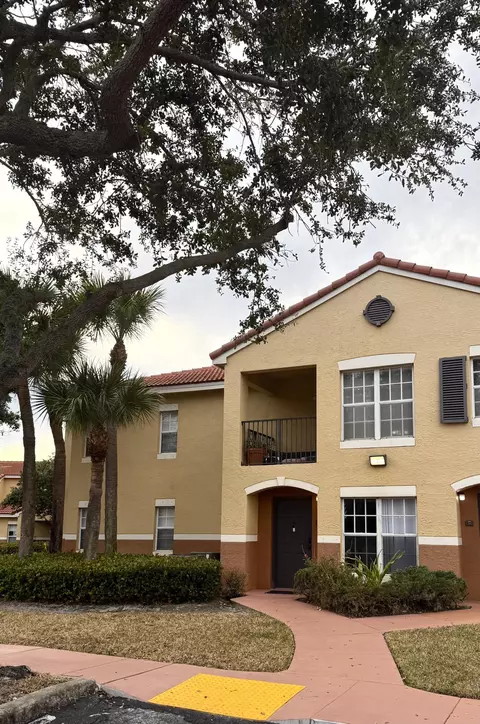10282 Fox Trail Rd S #201, Royal Palm Beach, FL 33411