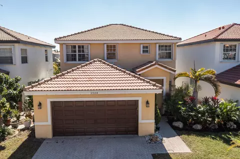 3944 Crescent Creek Dr, Coconut Creek, FL 33073