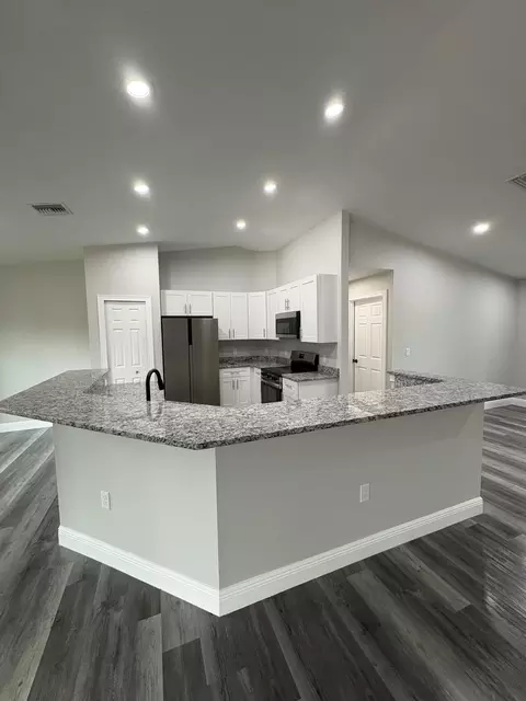 Kitchen - 2897 NW 37th Ave, Okeechobee, FL 34972 photo 1 of 1