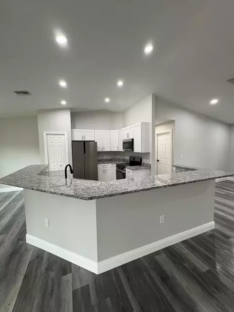 Kitchen - 2897 NW 37th Ave, Okeechobee, FL 34972 photo 1 of 1