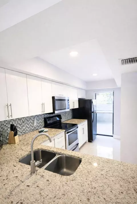 11596 NW 45th St #4, Coral Springs, FL 33065