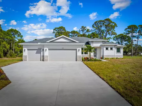 10652 Lighter Wood Ln, Fort Pierce, FL 34945