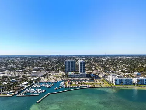 220 S Lake Shore Dr #2305, Lake Park, FL 33403