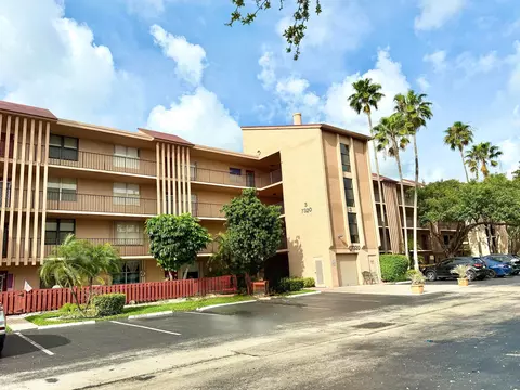 7320 Lake Cir Dr #204, Margate, FL 33063