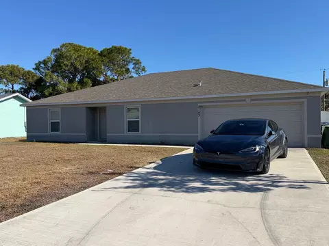 2143 SE Trillo St, Port Saint Lucie, FL 34952
