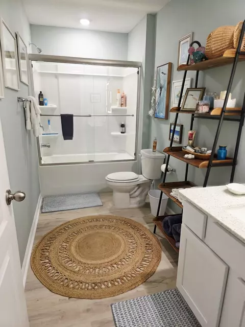 Bath - 33 Windsor Ln, Saint Augustine, FL 32084 photo 1 of 4