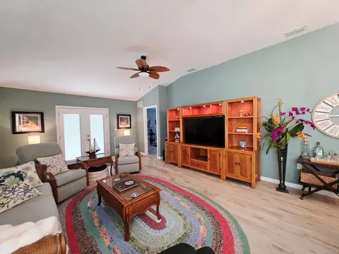 Living - 33 Windsor Ln, Saint Augustine, FL 32084 photo 2 of 5