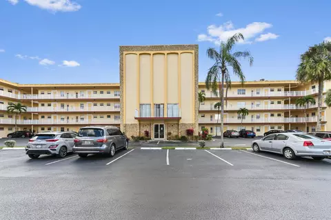 3940 NW 42nd Ave #116, Lauderdale Lakes, FL 33319