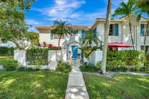 352 Prestwick Cir #3, Palm Beach Gardens, FL 33418