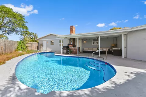 6491 Mackinac Rd, Lake Worth, FL 33462