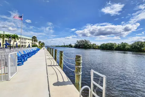 10 Colonial Club Dr #305, Boynton Beach, FL 33435