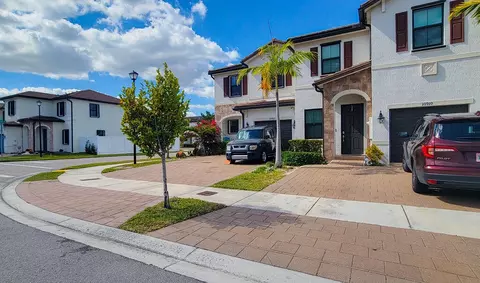 10902 W 33rd Way, Hialeah, FL 33018