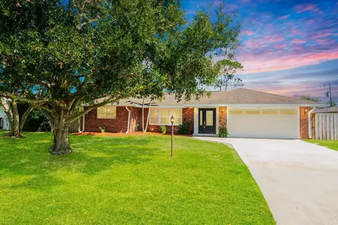 471 SE Lamon Ln, Port Saint Lucie, FL 34983