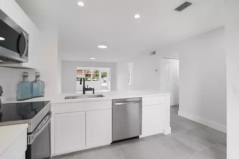 737 Nantucket Cir #B, Lake Worth, FL 33467