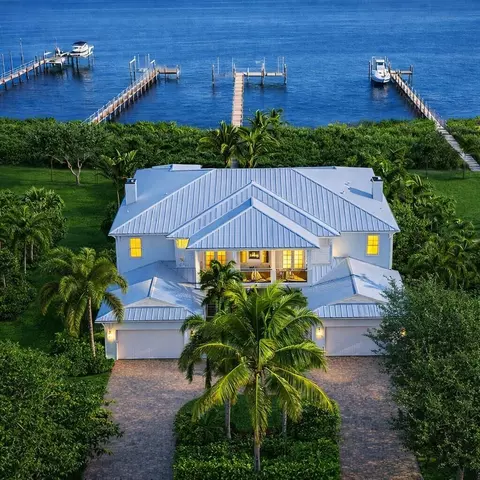 3042 NW Radcliffe Way, Palm City, FL 34990