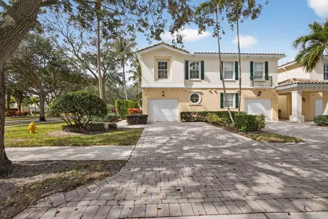 355 Salinas Dr, Palm Beach Gardens, FL 33410