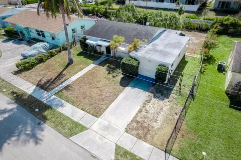 137 W 34th St, Riviera Beach, FL 33404