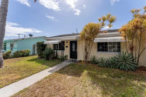 137 W 34th St, Riviera Beach, FL 33404