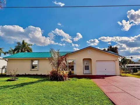1926 SE 31st St, Okeechobee, FL 34974