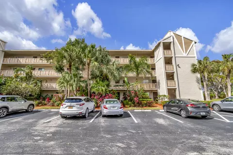 6585 Kensington Ln #307, Delray Beach, FL 33446