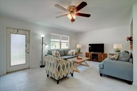 222 Saxony E #222, Delray Beach, FL 33446