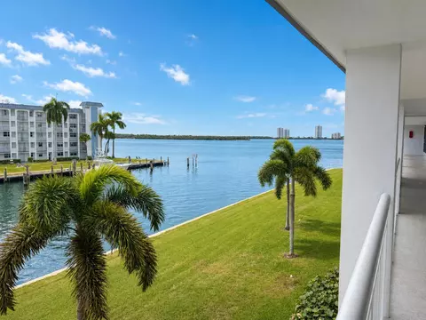 111 Shore Ct #302, North Palm Beach, FL 33408