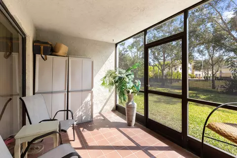 Exterior - 1270 SE Parkview Pl #B5, Stuart, FL 34994 photo 1 of 8