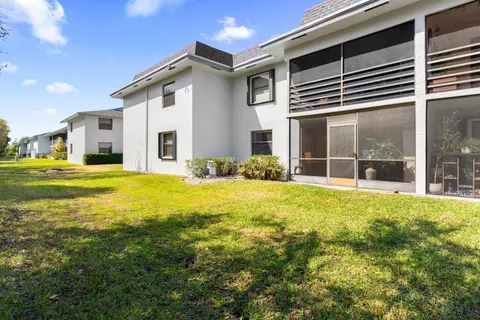 Exterior - 1270 SE Parkview Pl #B5, Stuart, FL 34994 photo 6 of 8