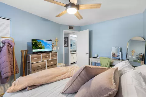 Bedroom - 1270 SE Parkview Pl #B5, Stuart, FL 34994 photo 3 of 6
