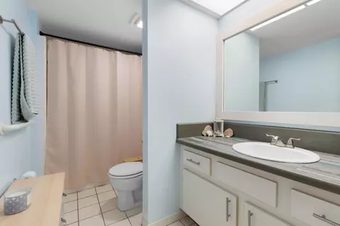 Bath - 1270 SE Parkview Pl #B5, Stuart, FL 34994 photo 5 of 5
