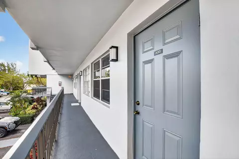 9500 SW 3rd St #213, Boca Raton, FL 33428