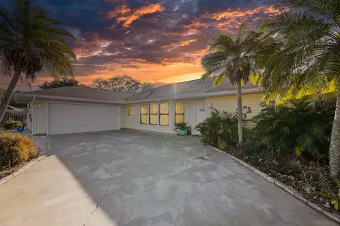 2111 SE Cayuga Ct, Port Saint Lucie, FL 34952