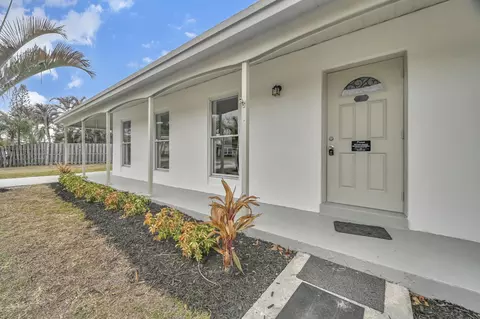 105 SE Castana Ct, Port Saint Lucie, FL 34983