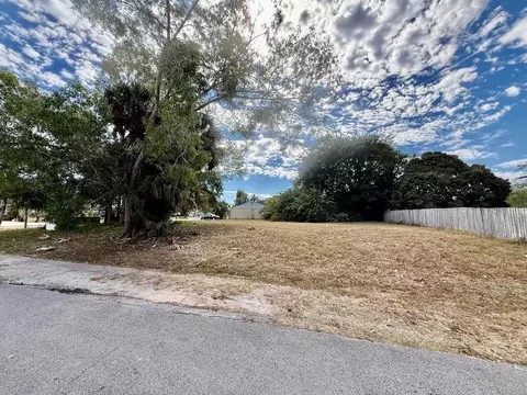401 SW Tulip Blvd, Port St Lucie, FL 34953