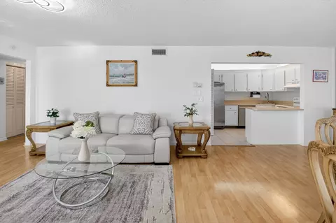 321 Knotty Pine Cir #C-2, Greenacres, FL 33463