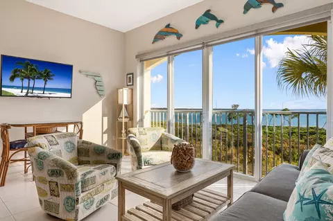 27 Harbour Isle Dr W #203, Hutchinson Island, FL 34949