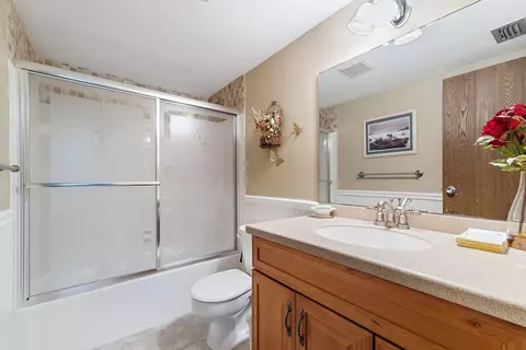 Bath - 2950 SE Ocean Blvd #135-8, Stuart, FL 34996 photo 2 of 2