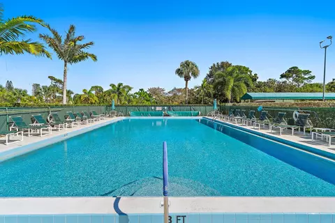 Exterior - 2950 SE Ocean Blvd #135-8, Stuart, FL 34996 photo 5 of 6